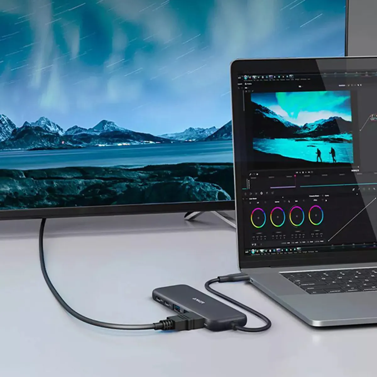 هاب انکر  مدل  Anker A8355